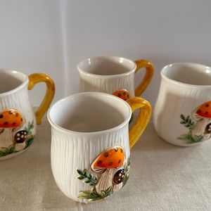Vintage Sears and Roebuck 1978 Merry Mushroom Tea 4cups,Creamer and Sugar
